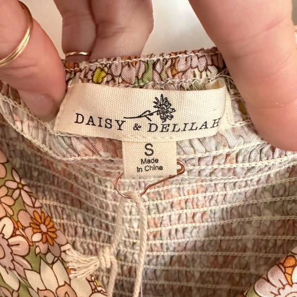 DAISY & DELILAH Calder Tie Front Cropped Top - Picture 13 of 15